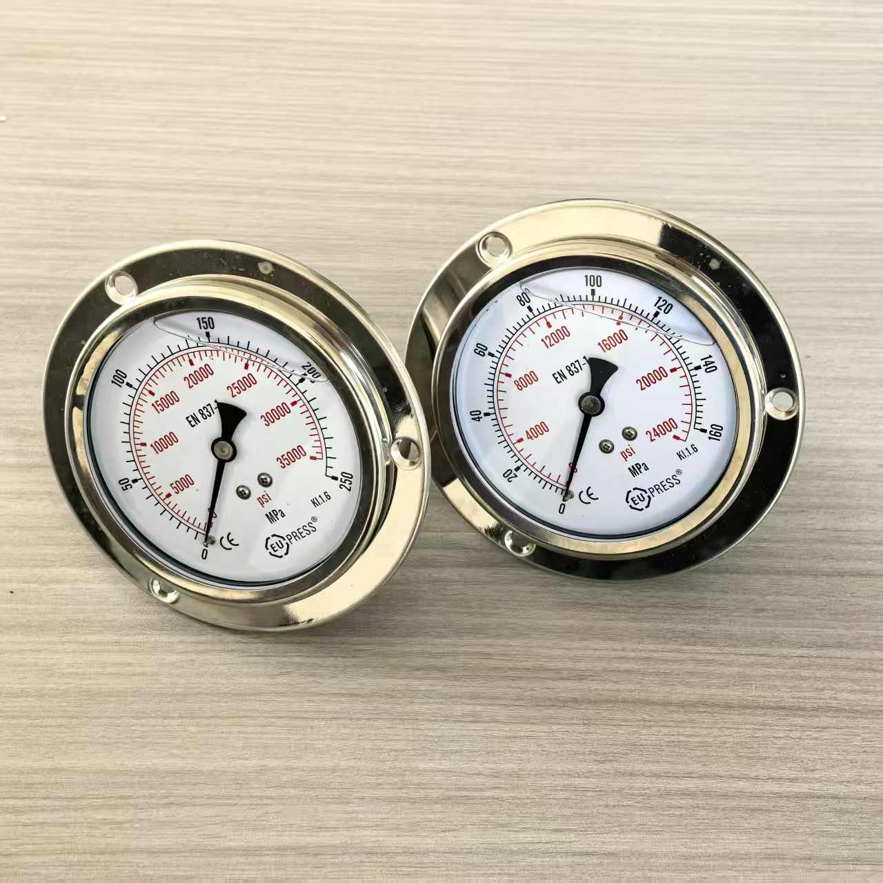 <b>超高壓軸向壓力表（biǎo）</b>